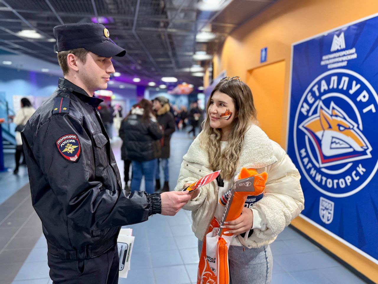 В рамках профилактической акции «День против мошенников» сотрудники полиции Магнитогорска продолжают информировать жителей города о наиболее распространенных схемах дистанционного обмана