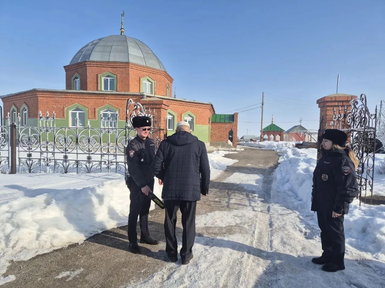 В Челябинской области полицейские обеспечили правопорядок в праздник Ураза-байрам В Челябинской области полицейские обеспечили правопорядок в праздник Ураза-байрам