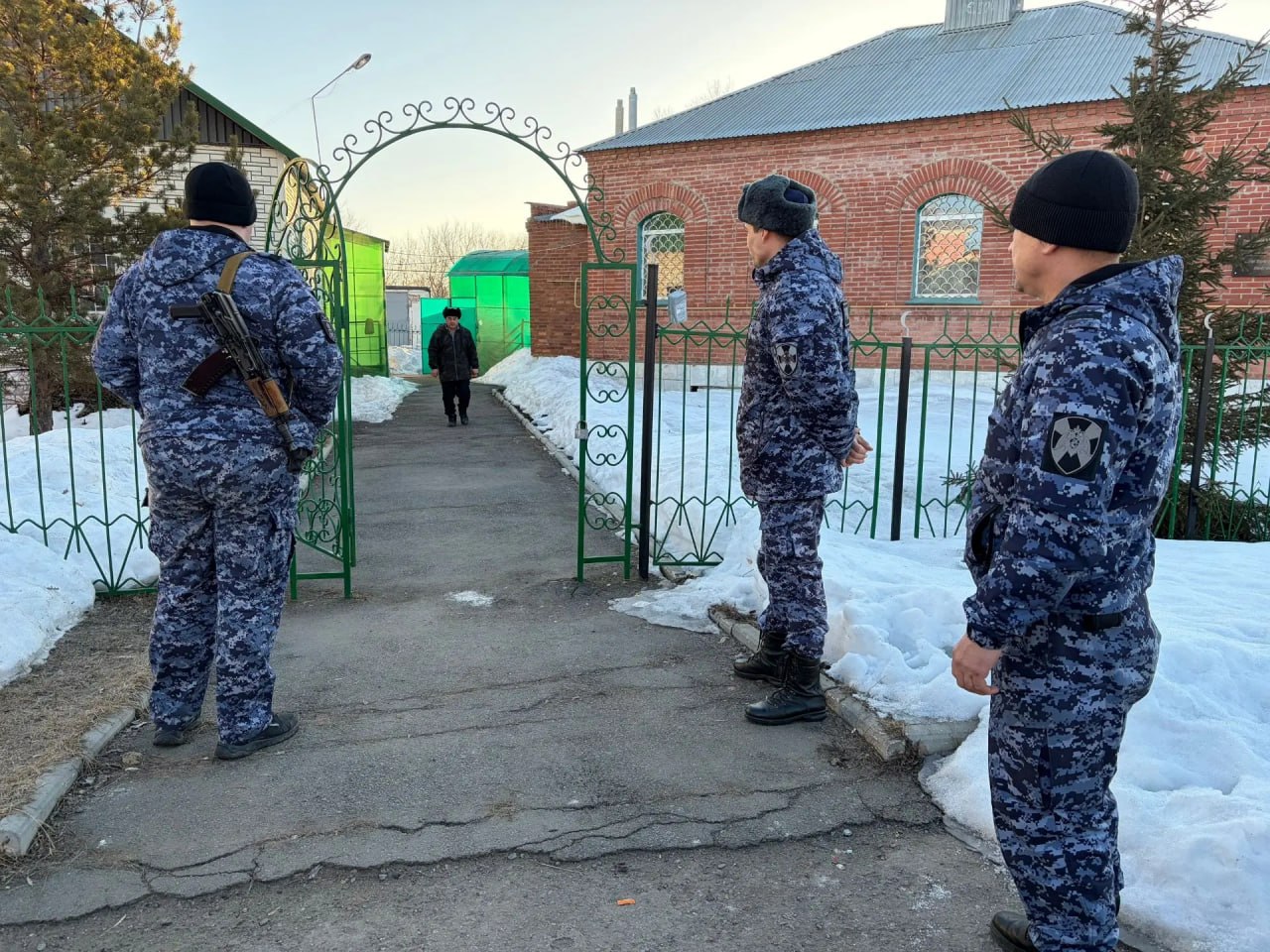 В Челябинской области полицейские обеспечили правопорядок в праздник Ураза-байрам В Челябинской области полицейские обеспечили правопорядок в праздник Ураза-байрам