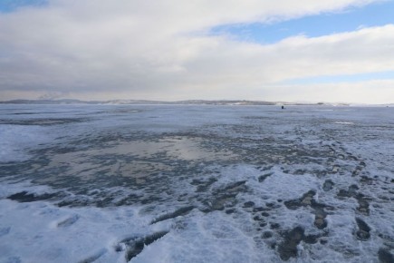 Выход на весенний лёд запрещён и опасен!