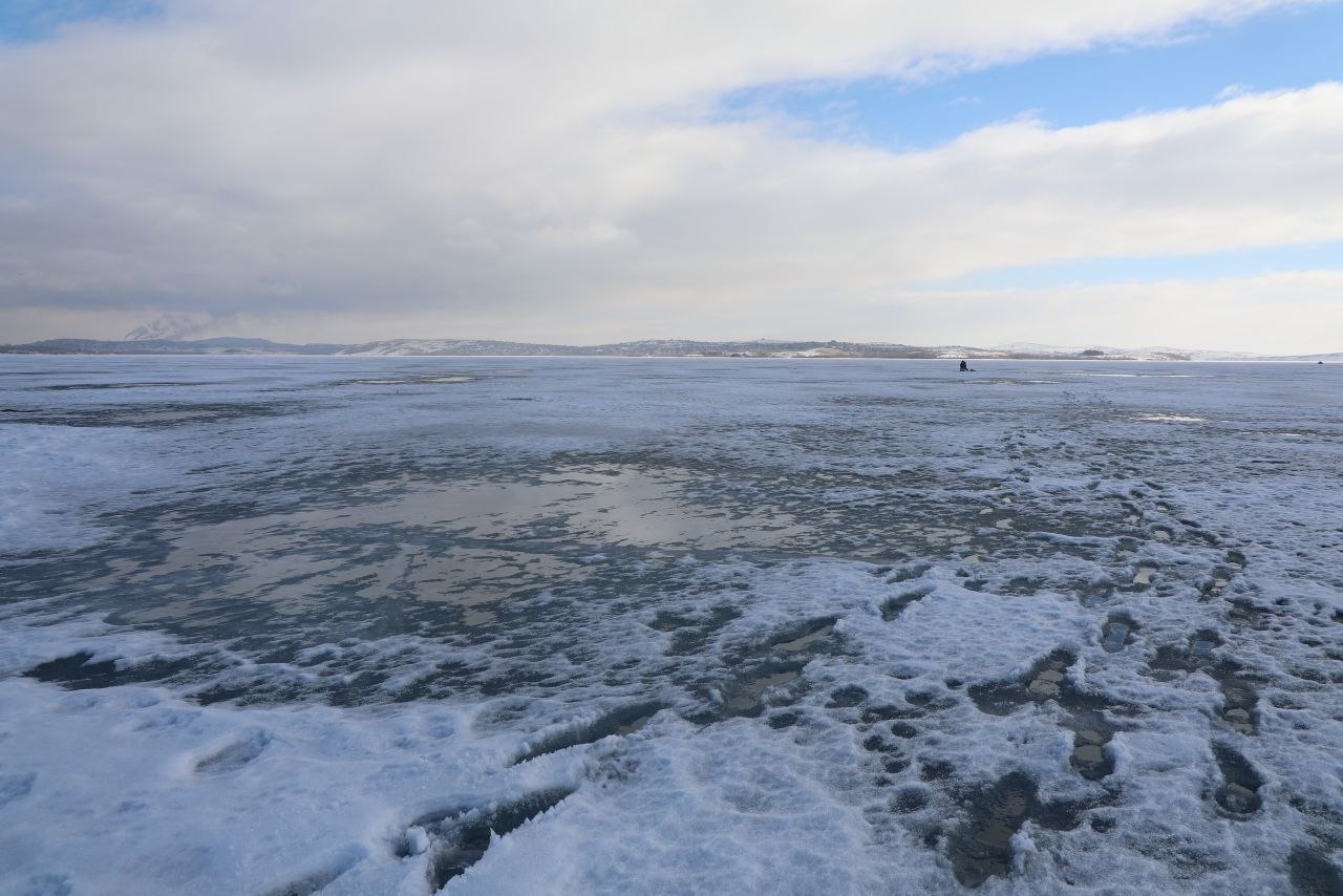 Выход на весенний лёд запрещён и опасен!