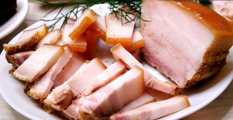 Необычно вкусное сало в пакете: простой и быстрый рецепт без варки