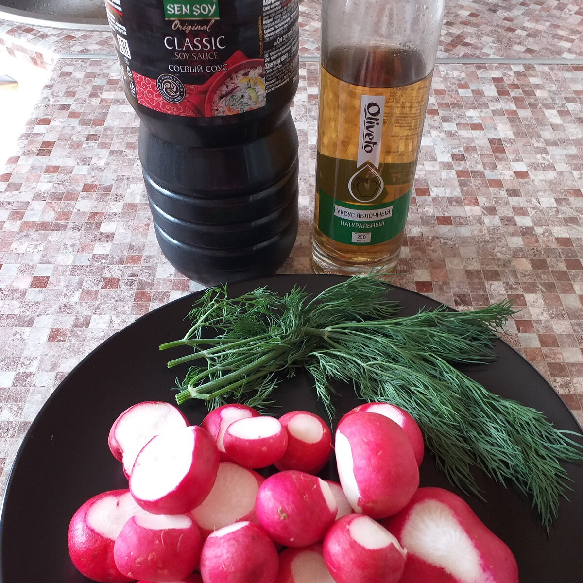 Пикантный маринованный редис: легко и вкусно