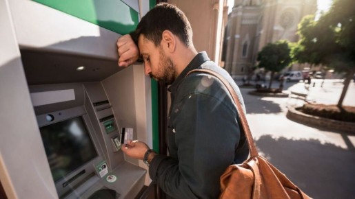 С апреля новые правила: кто столкнется с блокировкой карт и как избежать проблем