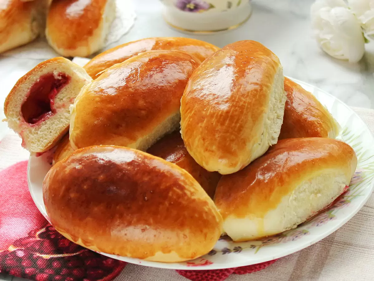 Пирожки с ягодами: невероятно мягкие и воздушные, которые понравятся всем