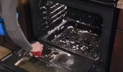 Эффективные методы чистки духовки: как вернуть ей первозданный вид