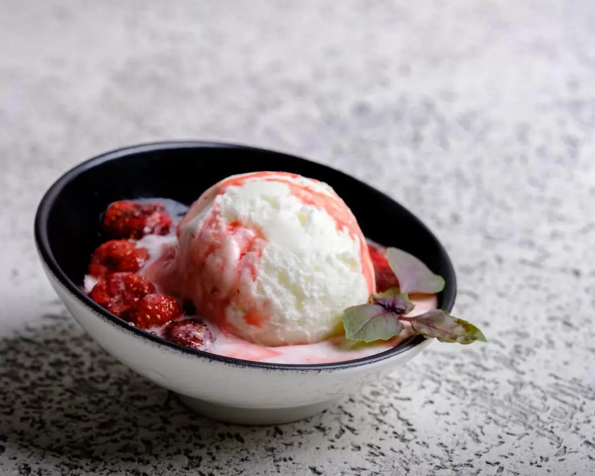 Клубничный соус с базиликом