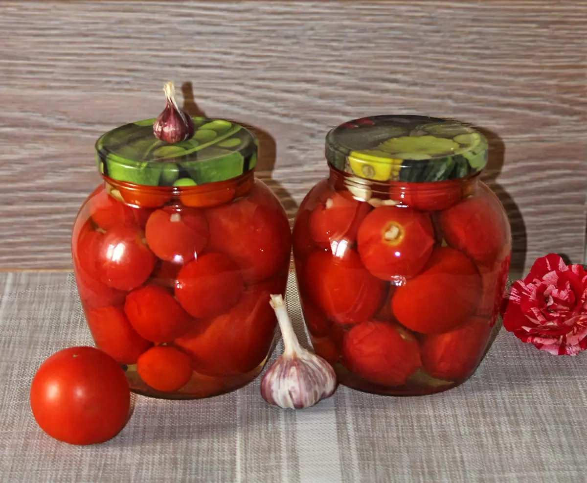Чесночные помидоры на зиму: секрет незабываемого вкуса
