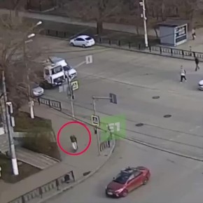 Жительница Магнитогорска на электросамокате попала под машину