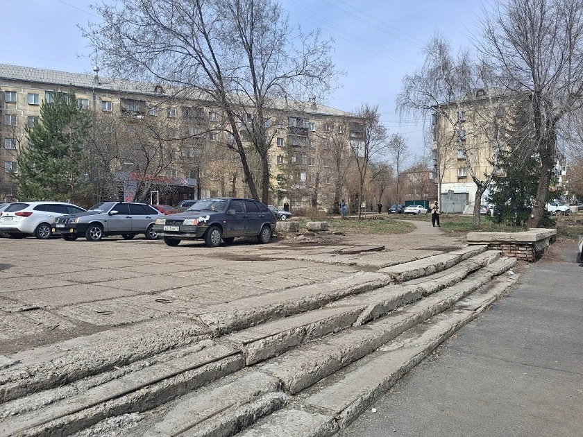 Быть ли яблоням на проспекте Карла Маркса? Быть ли яблоням на проспекте Карла Маркса?