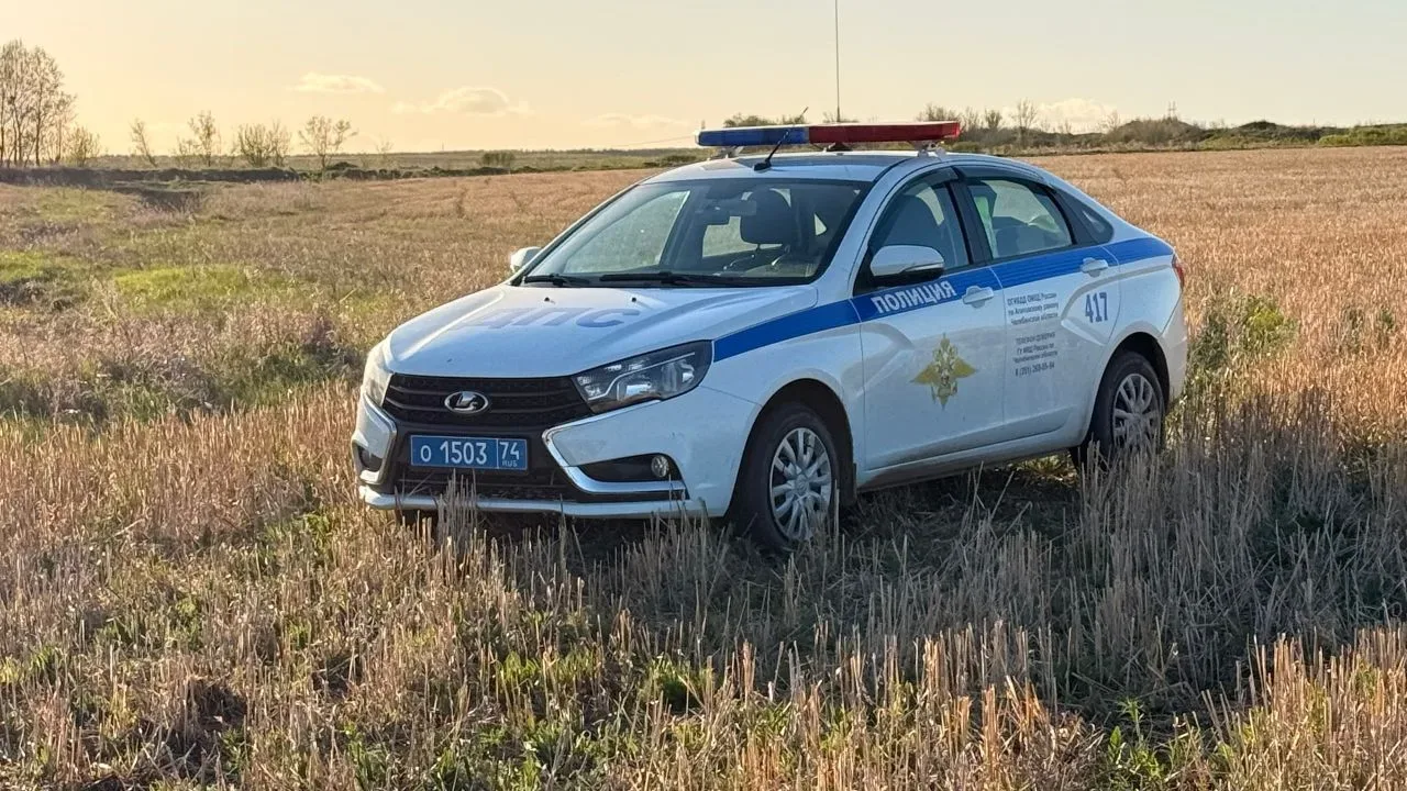 Автоледи из Магнитогорска поблагодарила агаповских госавтоинспекторов за спасение в полевой грязи