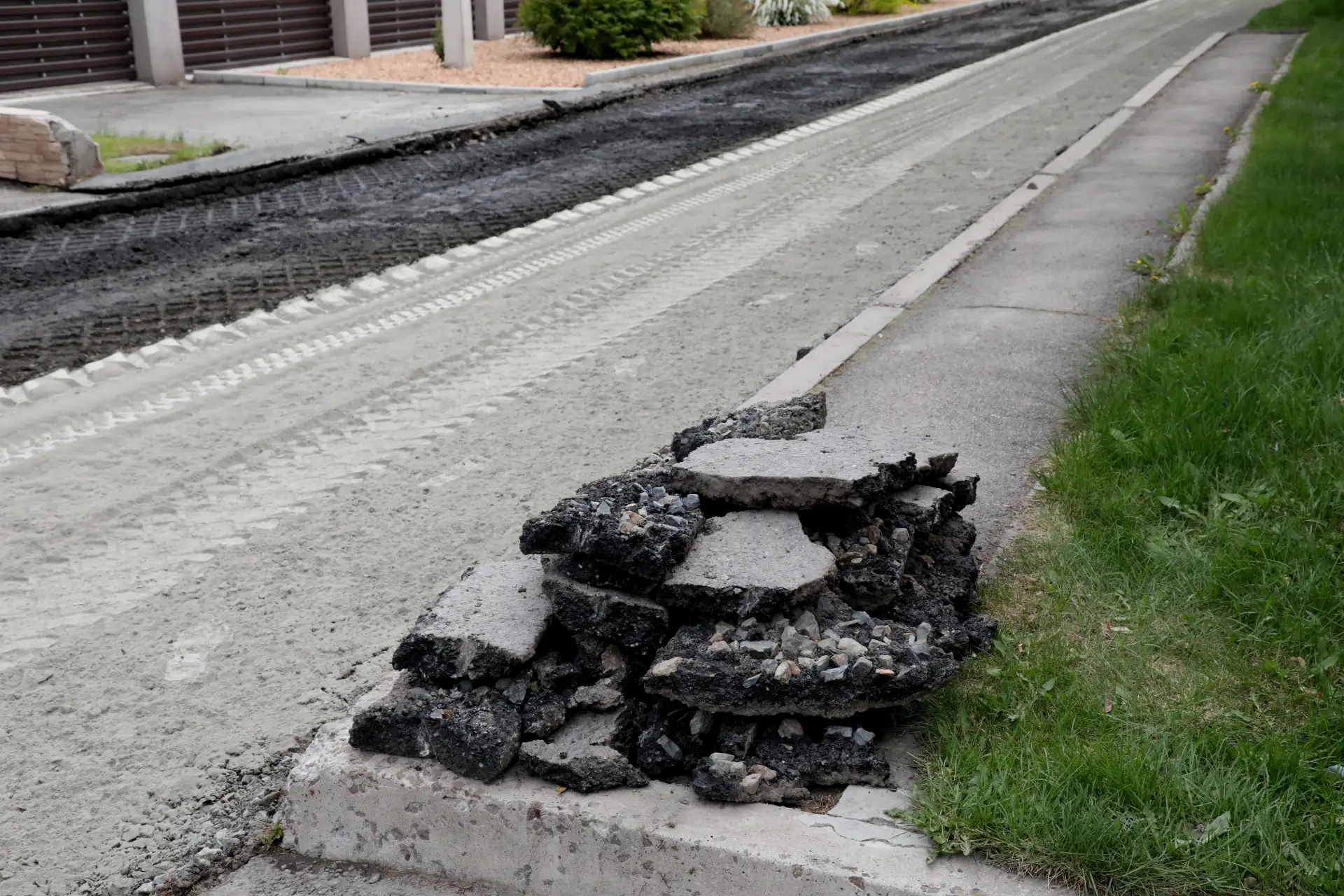 В Магнитогорске полным ходом идет ремонт дорог в поселках В Магнитогорске полным ходом идет ремонт дорог в поселках