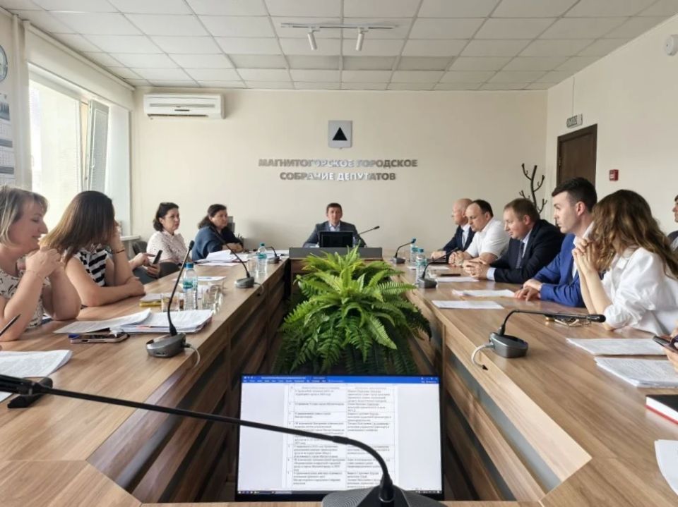 На комиссии по городскому хозяйству, строительству и экологии под председательством Дмитрия Куряева депутаты заслушали доклад о земляных работах в городе На комиссии по городскому хозяйству, строительству и экологии под председательством Дмитрия Куряева депутаты заслушали доклад о земляных работах в городе