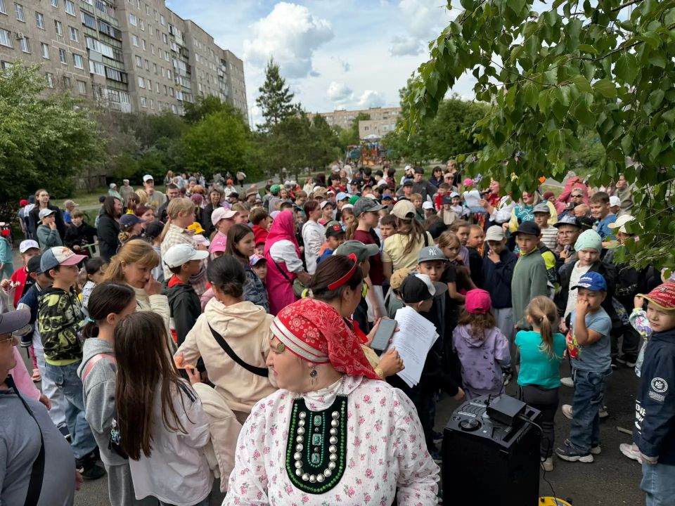 В депутатских округах Магнитогорска прошли праздники, посвящённые Дню защиты детей В депутатских округах Магнитогорска прошли праздники, посвящённые Дню защиты детей