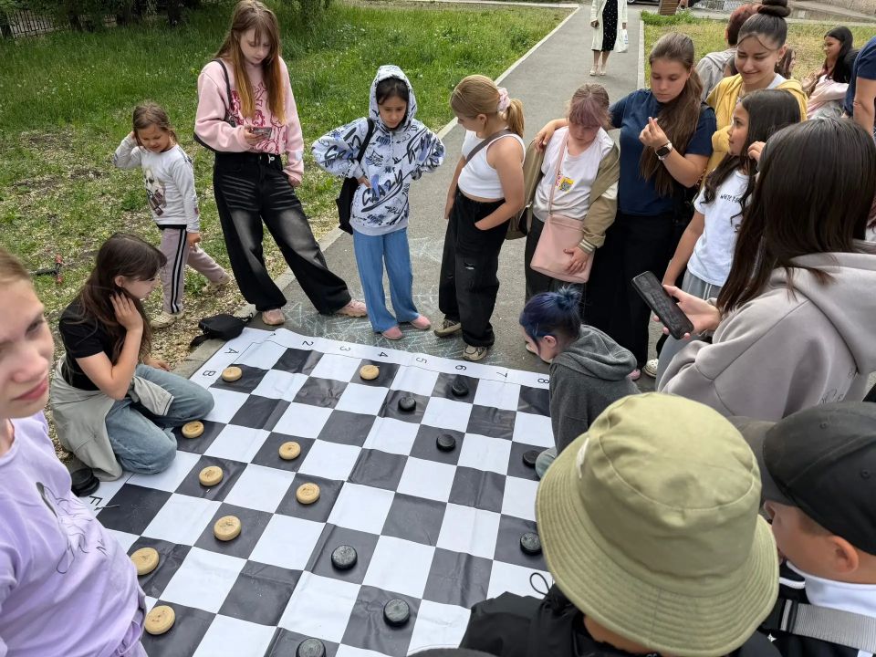 В депутатских округах Магнитогорска прошли праздники, посвящённые Дню защиты детей В депутатских округах Магнитогорска прошли праздники, посвящённые Дню защиты детей