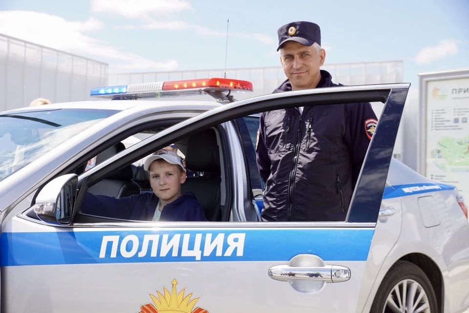 В Магнитогорске полицейские представили свою площадку на фестивале «Челябинская область – большая семья» В Магнитогорске полицейские представили свою площадку на фестивале «Челябинская область – большая семья»