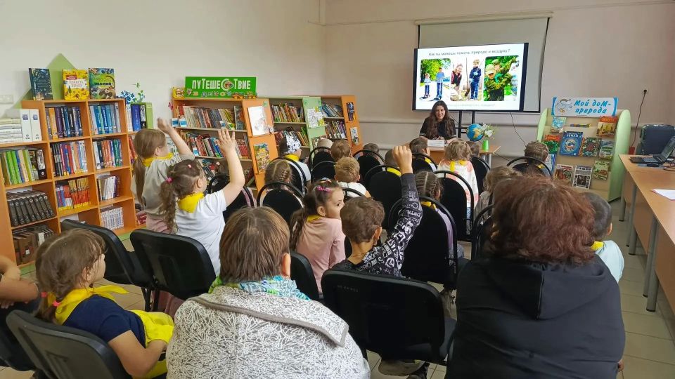 5 июня, в честь Дня Эколога, в библиотеке-филиале №12 семейного чтения прошло экологическое мероприятие для школьников из летнего лагеря «Весёлый апельсин» 5 июня, в честь Дня Эколога, в библиотеке-филиале №12 семейного чтения прошло экологическое мероприятие для школьников из летнего лагеря «Весёлый апельсин»