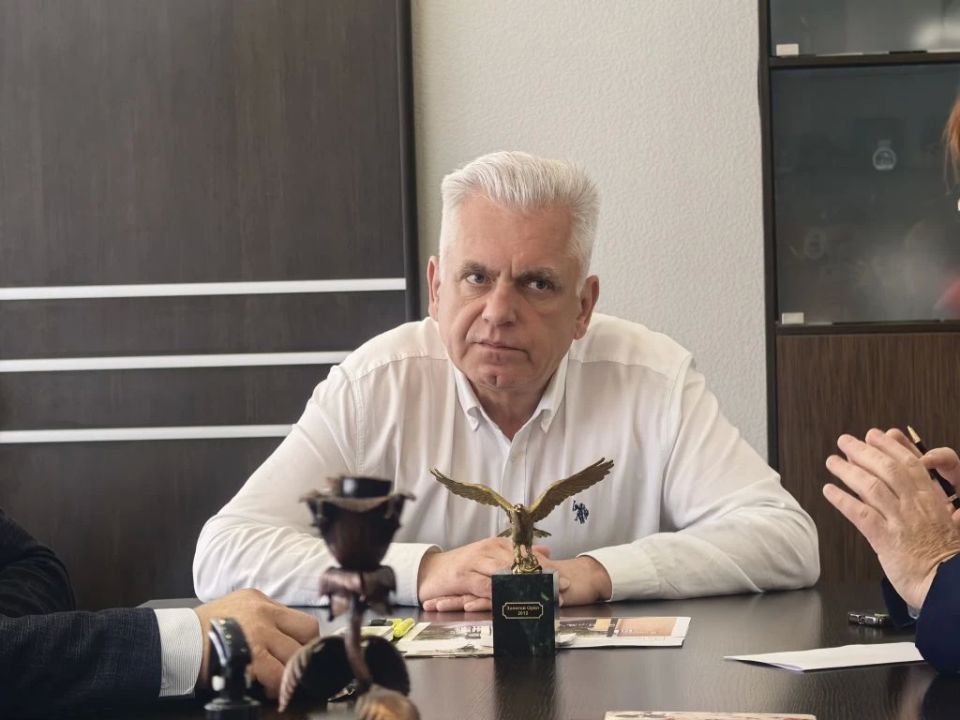 Председатель Магнитогорского городского Собрания Александр Морозов провел рабочую встречу с председателем Собрания Снежинского городского округа Сергеем Горшковым Председатель Магнитогорского городского Собрания Александр Морозов провел рабочую встречу с председателем Собрания Снежинского городского округа Сергеем Горшковым