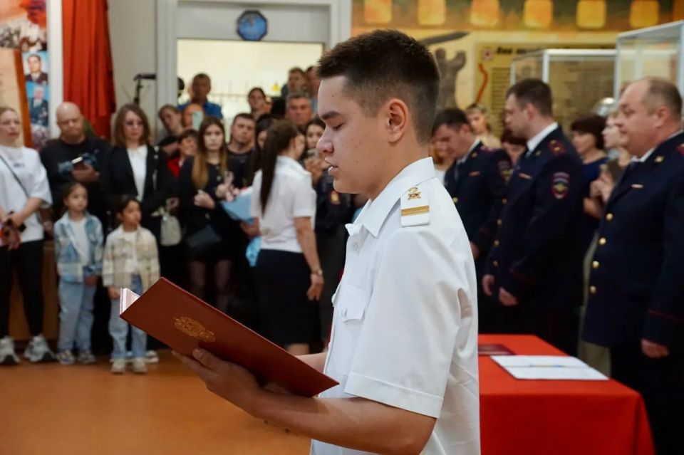 В День России в Магнитогорске 35 сотрудников полиции принесли присягу В День России в Магнитогорске 35 сотрудников полиции принесли присягу
