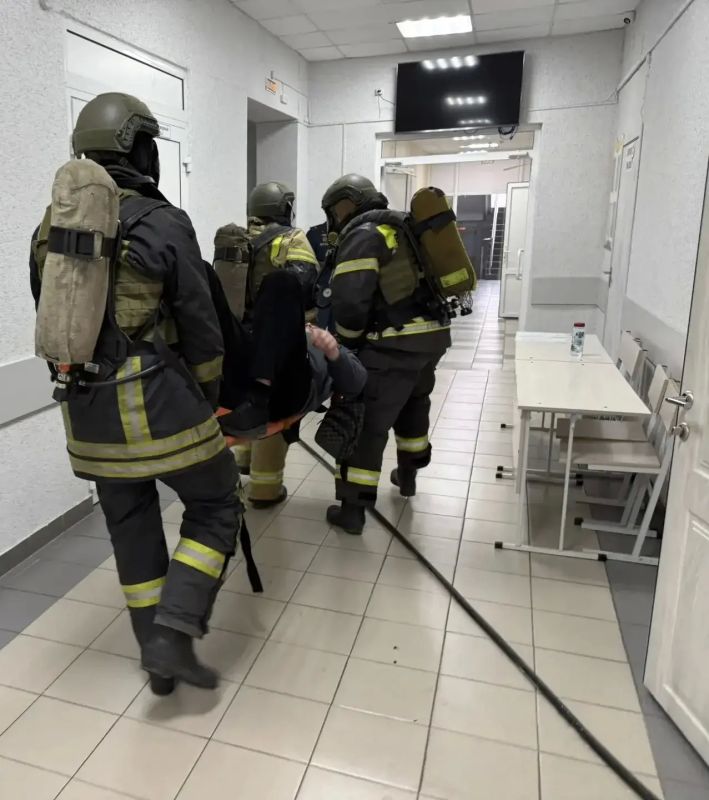 16 июня 2026 года оперативной группой в Магнитогорске на базе МОУ «Средняя образовательная школа N 60» Магнитогорска проведена плановая антитеррористическая тренировка, в задачи которой входит организация и осуществление... 16 июня 2026 года оперативной группой в Магнитогорске на базе МОУ «Средняя образовательная школа N 60» Магнитогорска проведена плановая антитеррористическая тренировка, в задачи которой входит организация и осуществление...