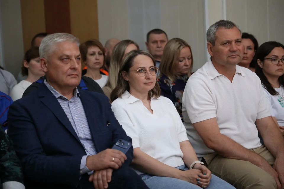 Глава Магнитогорска Сергей Бердников встретился с коллективом Магнитогорского молочного комбината, филиала АО «Группа Компаний «Российское Молоко» Глава Магнитогорска Сергей Бердников встретился с коллективом Магнитогорского молочного комбината, филиала АО «Группа Компаний «Российское Молоко»