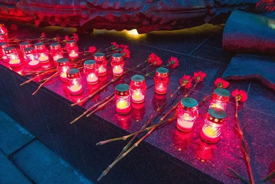 Более 400 свечей зажгли в память о героях Великой Отечественной в Челябинске Более 400 свечей зажгли в память о героях Великой Отечественной в Челябинске