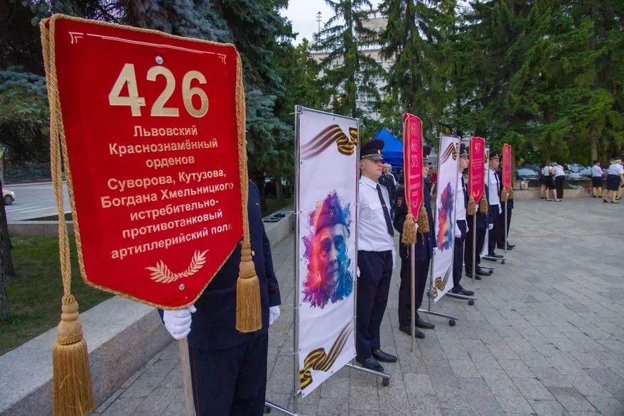 Более 400 свечей зажгли в память о героях Великой Отечественной в Челябинске Более 400 свечей зажгли в память о героях Великой Отечественной в Челябинске