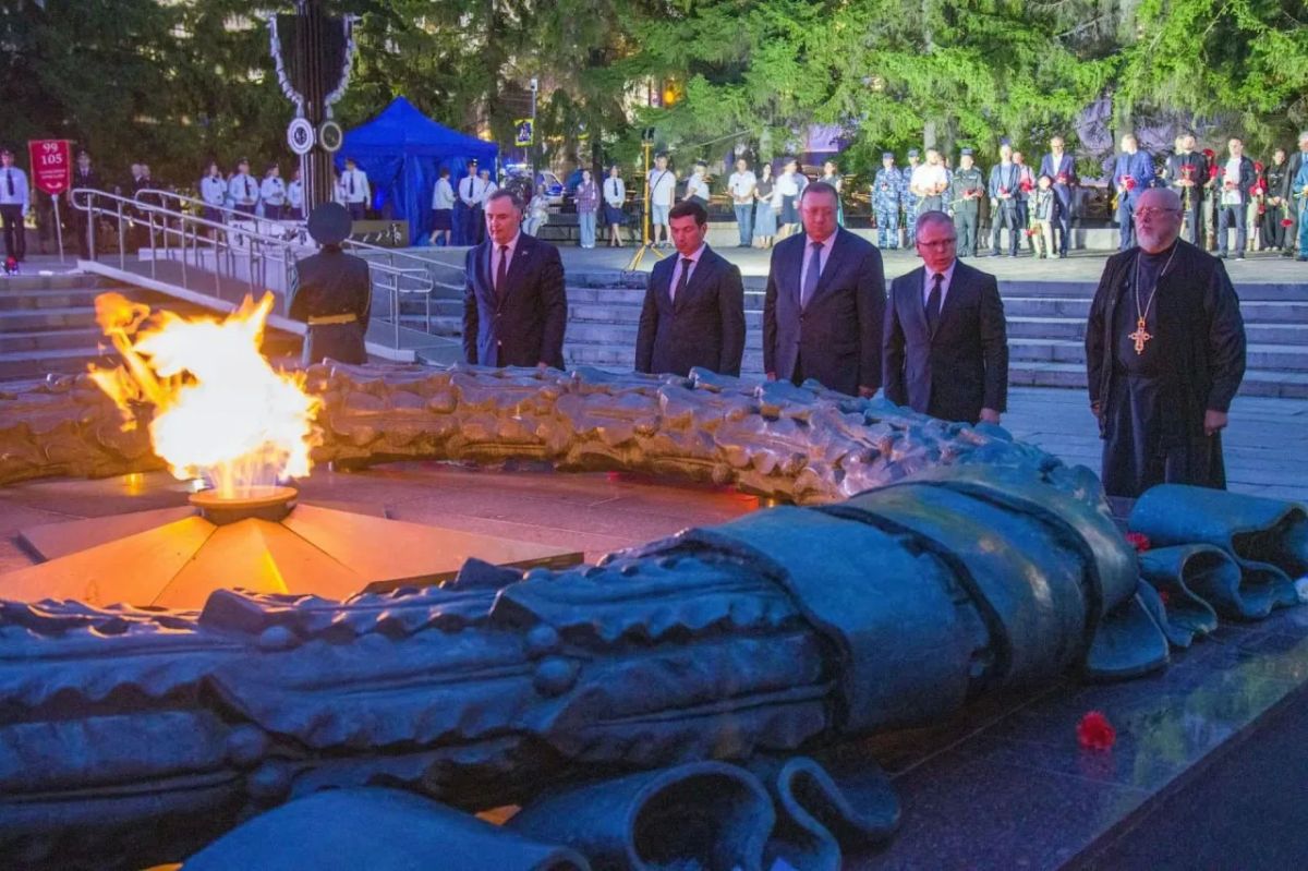 Более 400 свечей зажгли в память о героях Великой Отечественной в Челябинске Более 400 свечей зажгли в память о героях Великой Отечественной в Челябинске