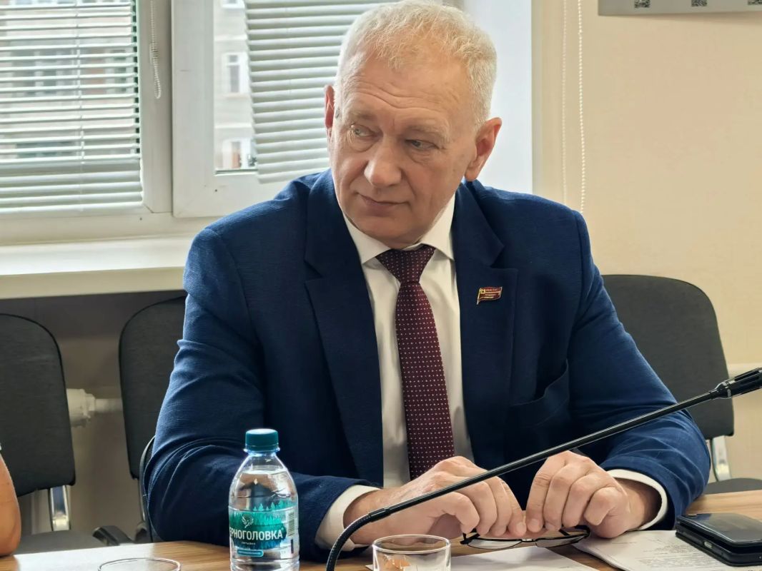 Сегодня на заседании комиссии по экономической политике и хозяйственному развитию под председательством Олега Ширяева депутаты обсудили развитие туризма в Магнитогорске Сегодня на заседании комиссии по экономической политике и хозяйственному развитию под председательством Олега Ширяева депутаты обсудили развитие туризма в Магнитогорске