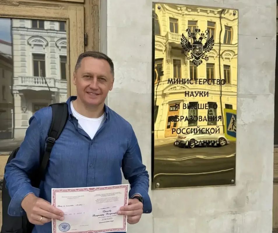 Главному специалисту по профориентационной работе ПАО «ММК» Владимиру Дремову присвоена ученая степень доктора экономических наук Главному специалисту по профориентационной работе ПАО «ММК» Владимиру Дремову присвоена ученая степень доктора экономических наук