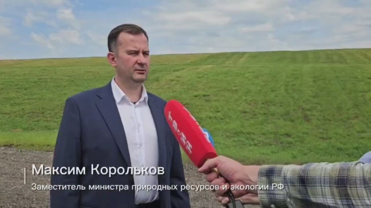 Замминистр Максим Корольков посетил левобережную свалку, которая была рекультивирована в рамках федерального проекта «Чистых воздух» национального проекта «Экология»