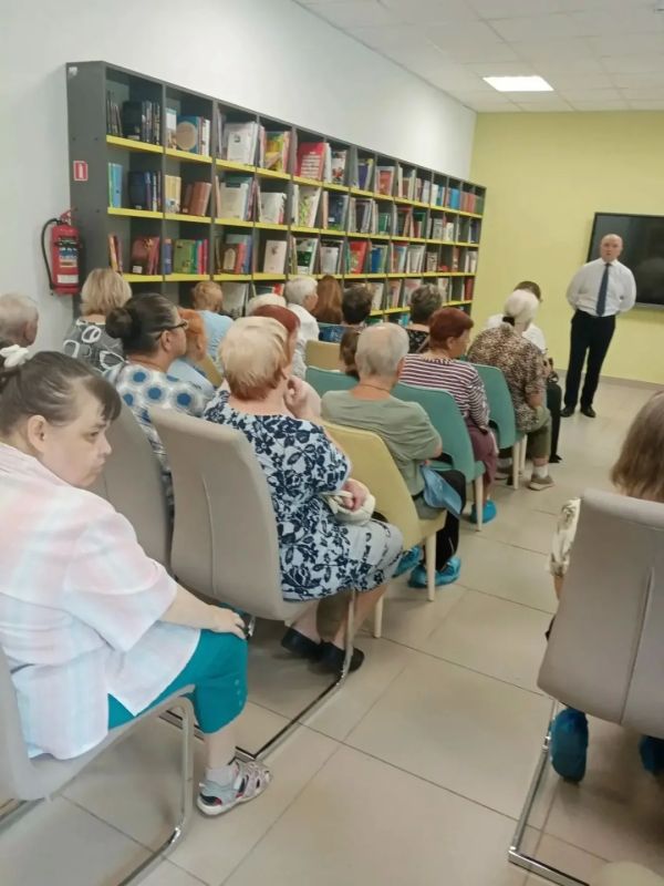 Праздники по-соседски: депутаты встретились с жителями в округах Праздники по-соседски: депутаты встретились с жителями в округах