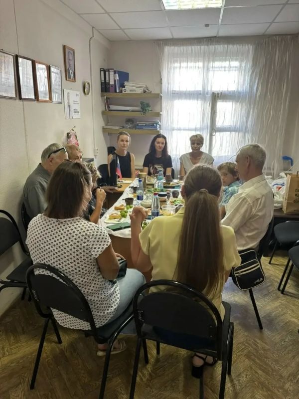 Праздники по-соседски: депутаты встретились с жителями в округах Праздники по-соседски: депутаты встретились с жителями в округах