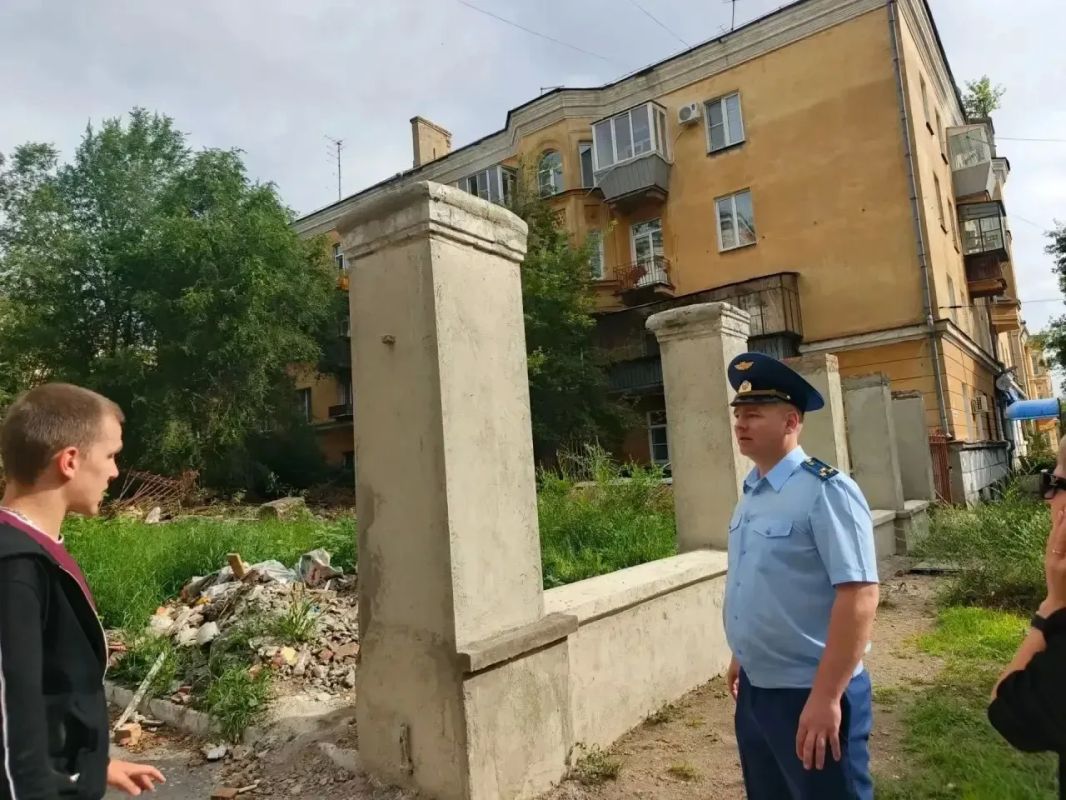 Прокуратура Ленинского района г.Магнитогорска контролирует ход капитального ремонта школы Прокуратура Ленинского района г.Магнитогорска контролирует ход капитального ремонта школы