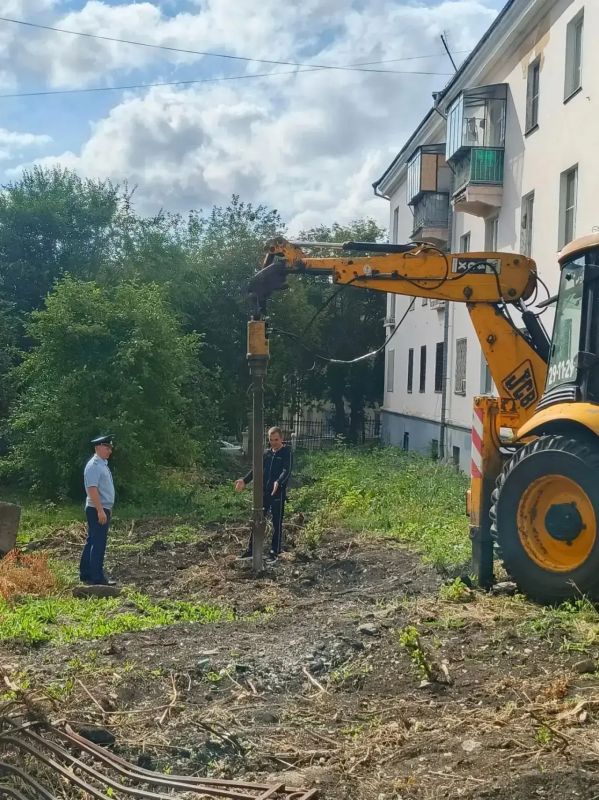 Прокуратура Ленинского района г.Магнитогорска контролирует ход капитального ремонта школы Прокуратура Ленинского района г.Магнитогорска контролирует ход капитального ремонта школы