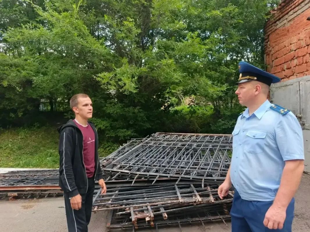 Прокуратура Ленинского района г.Магнитогорска контролирует ход капитального ремонта школы Прокуратура Ленинского района г.Магнитогорска контролирует ход капитального ремонта школы