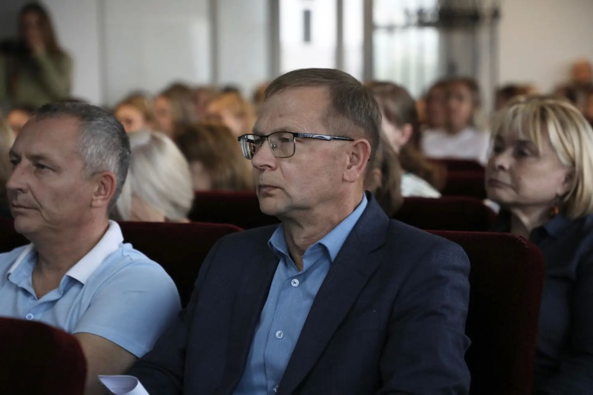 Глава Магнитогорска Сергей Бердников встретился с коллективом ООО «МЭК» - одного из ключевых поставщиков электроэнергии Глава Магнитогорска Сергей Бердников встретился с коллективом ООО «МЭК» - одного из ключевых поставщиков электроэнергии