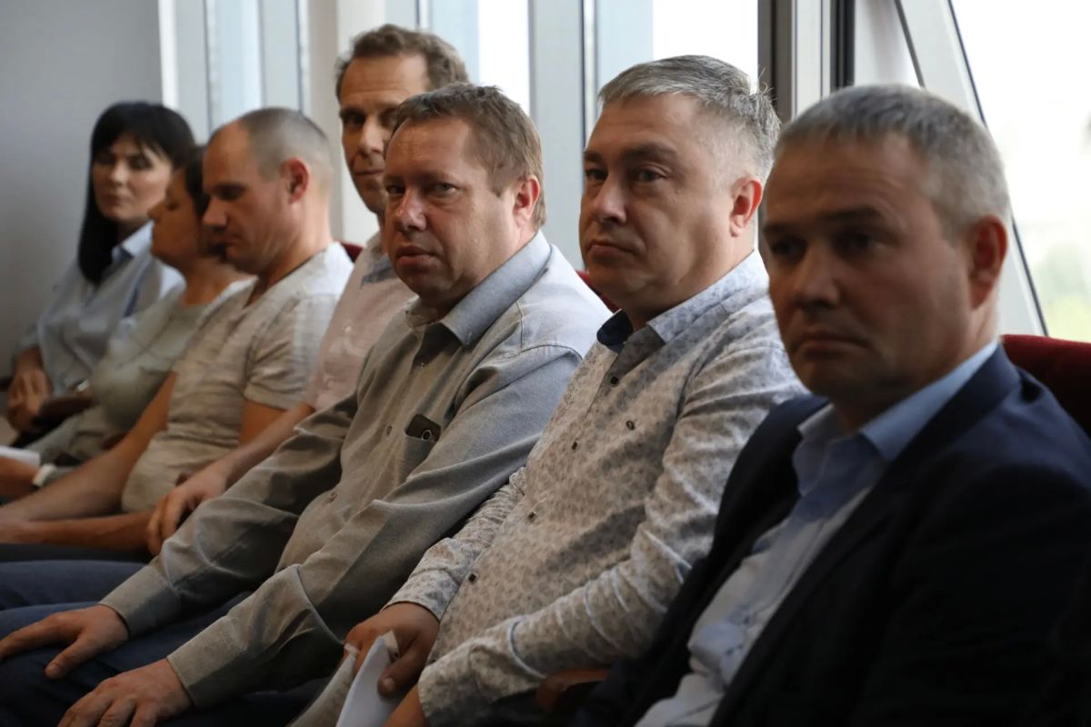 Глава Магнитогорска Сергей Бердников встретился с коллективом ООО «МЭК» - одного из ключевых поставщиков электроэнергии Глава Магнитогорска Сергей Бердников встретился с коллективом ООО «МЭК» - одного из ключевых поставщиков электроэнергии