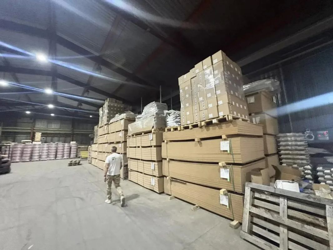 Предприятие из Магнитогорска стало жертвой аферы: под видом сделки с фирмой из Санкт Петербурга у его представителей выманили крупную партию эмалированной посуды на сумму свыше 6 млн рублей Предприятие из Магнитогорска стало жертвой аферы: под видом сделки с фирмой из Санкт Петербурга у его представителей выманили крупную партию эмалированной посуды на сумму свыше 6 млн рублей