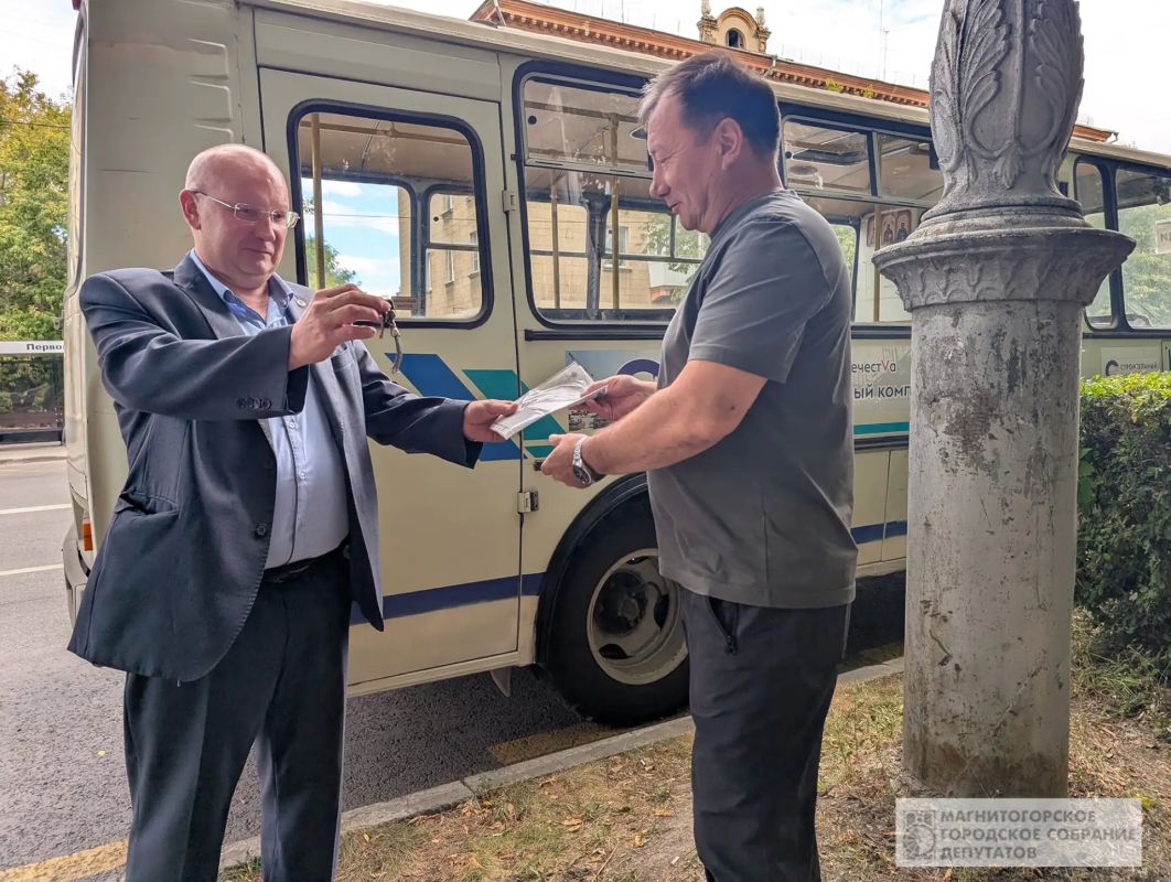 В Магнитогорске ветераны получили автобус для семей защитников В Магнитогорске ветераны получили автобус для семей защитников