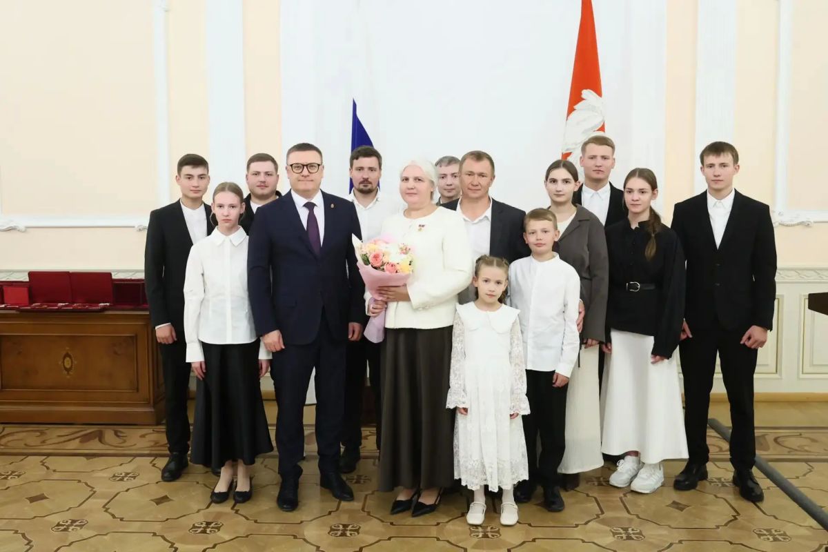 Алексей Текслер вручил государственные и региональные награды жителям Южного Урала
