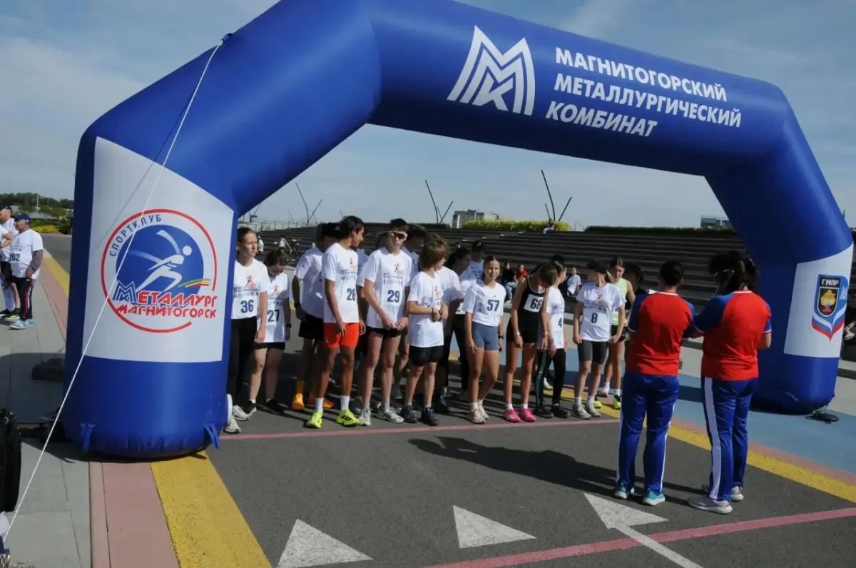 Спорт притягивает!. В минувшее воскресенье активисты клуба «Бегайте с нами, бегайте сами!» во главе с его инициатором, председателем городского Собрания Александром Морозовым сменили привычную дислокацию, чтобы выйти на... Спорт притягивает!. В минувшее воскресенье активисты клуба «Бегайте с нами, бегайте сами!» во главе с его инициатором, председателем городского Собрания Александром Морозовым сменили привычную дислокацию, чтобы выйти на...