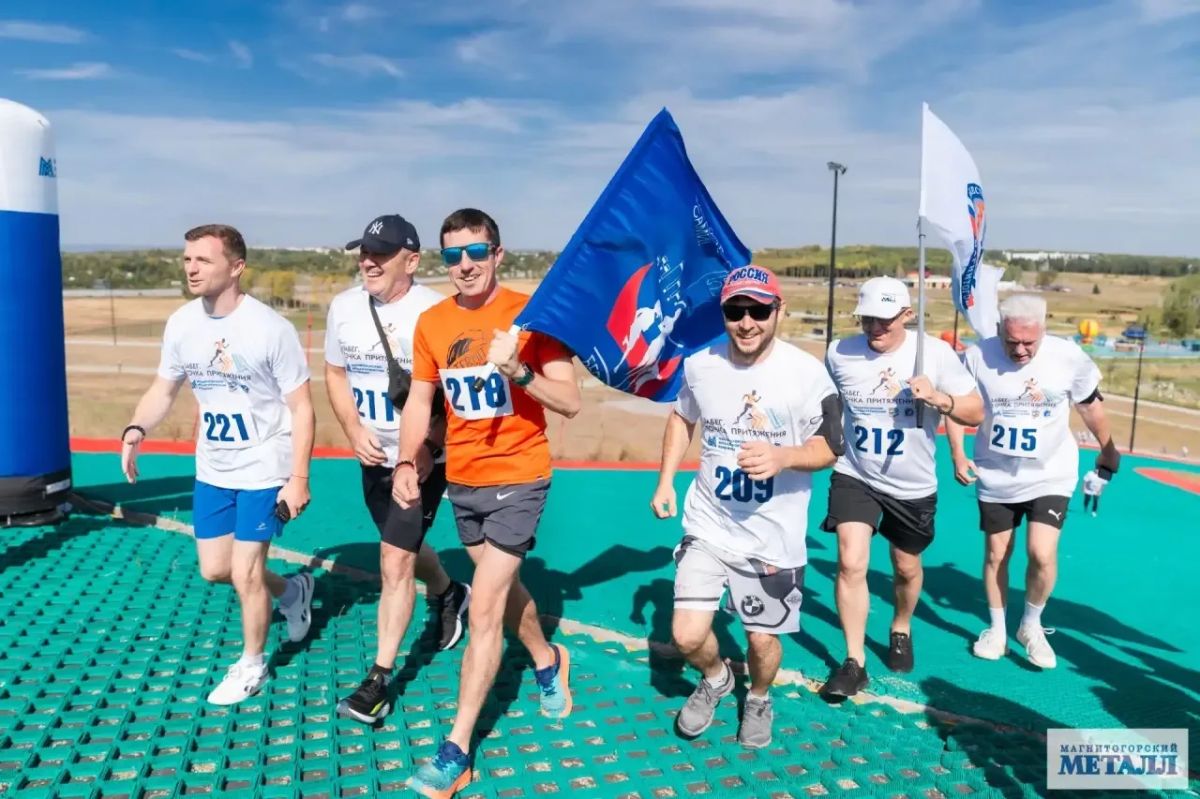 Спорт притягивает!. В минувшее воскресенье активисты клуба «Бегайте с нами, бегайте сами!» во главе с его инициатором, председателем городского Собрания Александром Морозовым сменили привычную дислокацию, чтобы выйти на... Спорт притягивает!. В минувшее воскресенье активисты клуба «Бегайте с нами, бегайте сами!» во главе с его инициатором, председателем городского Собрания Александром Морозовым сменили привычную дислокацию, чтобы выйти на...