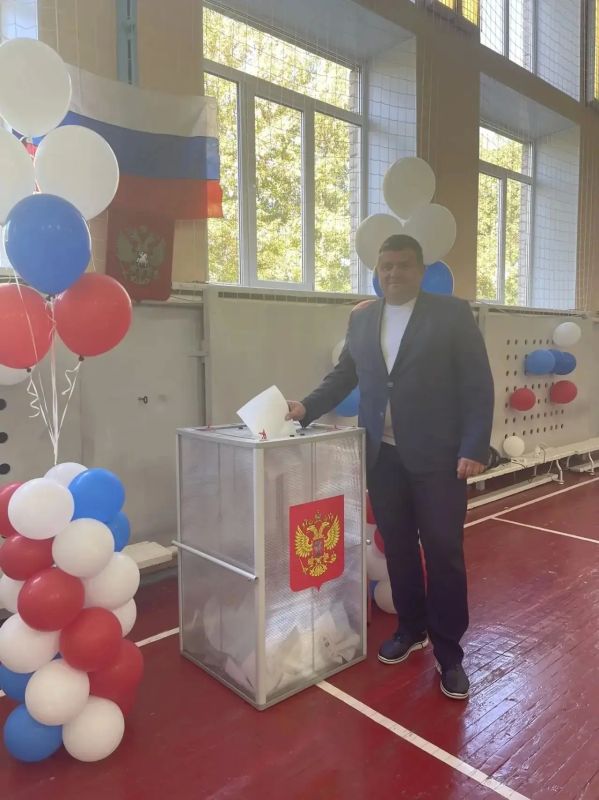 Депутаты городского Собрания продолжают приходить на избирательные участки Депутаты городского Собрания продолжают приходить на избирательные участки