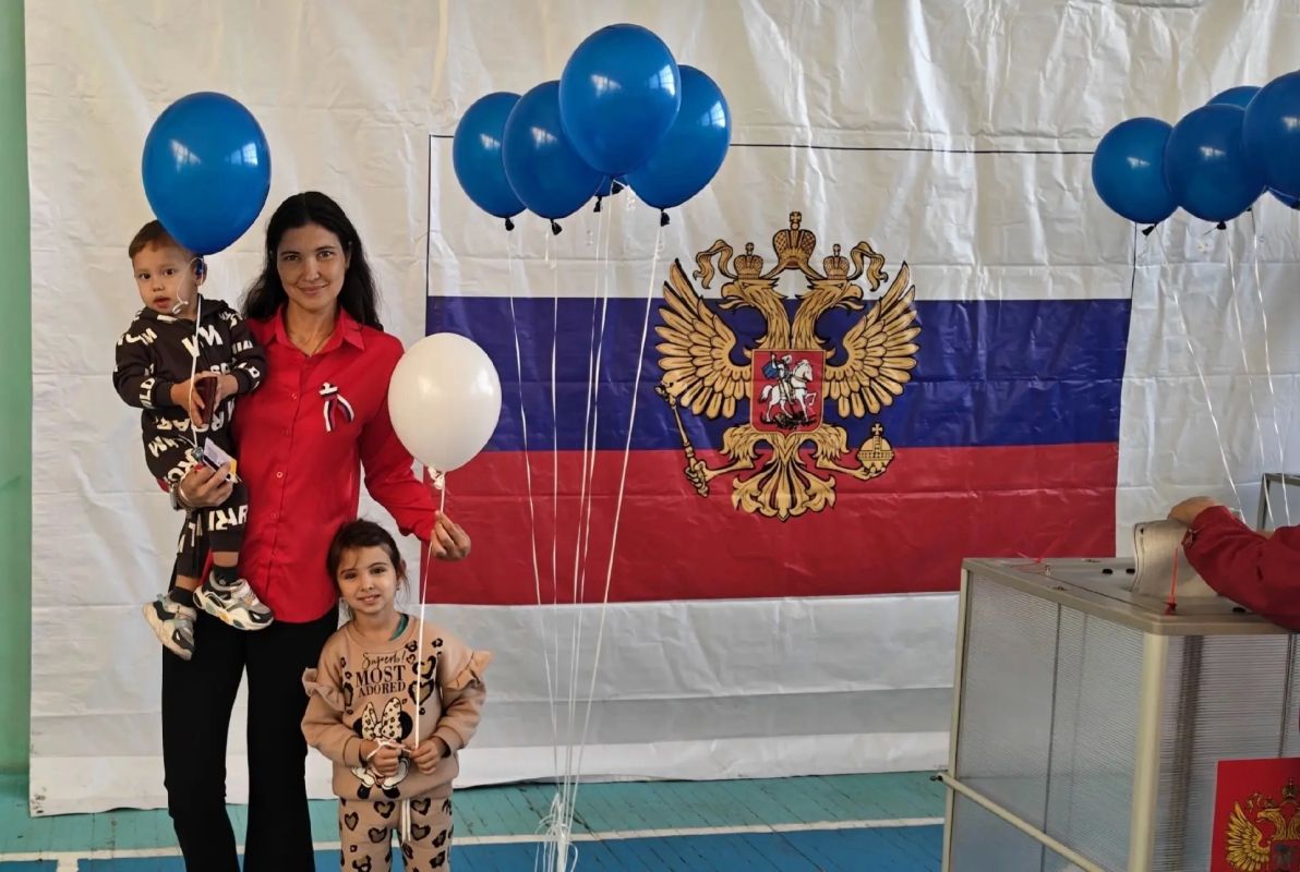 Молодые — за будущее!. Активисты Общественной молодёжной палаты при МГСД в эти дни также принимают участие в выборах Молодые — за будущее!. Активисты Общественной молодёжной палаты при МГСД в эти дни также принимают участие в выборах