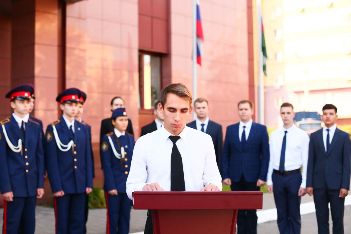 В Челябинске состоялась торжественная церемония принятия Присяги молодыми сотрудниками и вручения специальных званий В Челябинске состоялась торжественная церемония принятия Присяги молодыми сотрудниками и вручения специальных званий