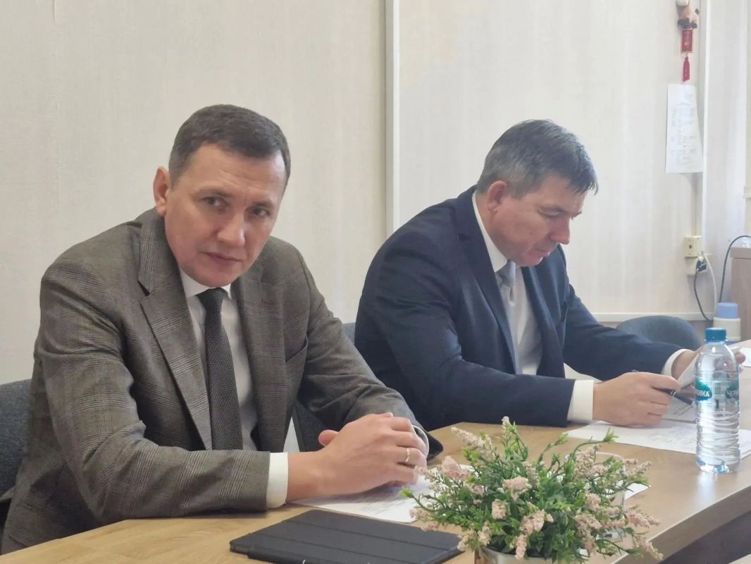 Доходы и расходы. На заседании комиссии по бюджету и налоговой политике под председательством Александра Довженка рассмотрели исполнение городского бюджета за 1 полугодие 2026 года Доходы и расходы. На заседании комиссии по бюджету и налоговой политике под председательством Александра Довженка рассмотрели исполнение городского бюджета за 1 полугодие 2026 года
