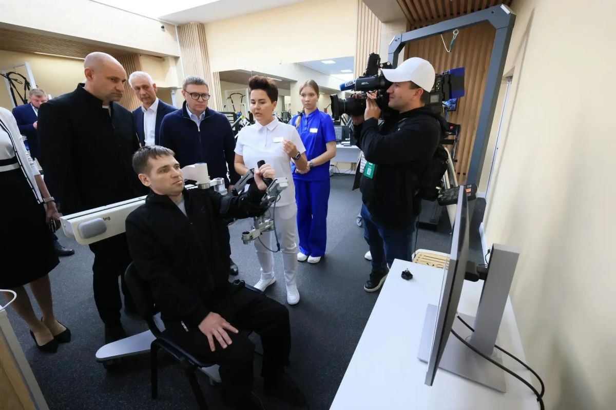 Артем Жога и Алексей Текслер оценили отделение медицинской реабилитации в больнице № 2 Магнитогорска Артем Жога и Алексей Текслер оценили отделение медицинской реабилитации в больнице № 2 Магнитогорска