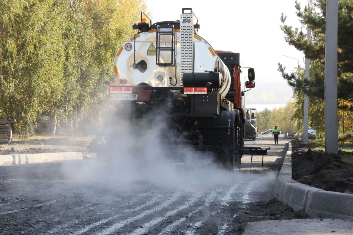 В городе продолжаются работы по обновлению улично-дорожной сети В городе продолжаются работы по обновлению улично-дорожной сети
