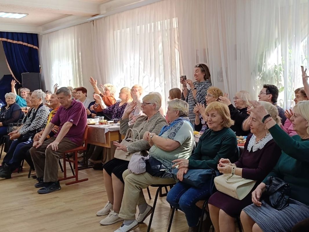 Спасибо за мудрость!. В первых числах октября в избирательных округах отмечали День пожилого человека Спасибо за мудрость!. В первых числах октября в избирательных округах отмечали День пожилого человека
